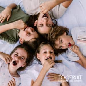 activite_famille_enfants_fruits_allonges-300×300